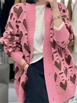 אופנה חדשה של נשים סתיו חורף סוודר 2023 חלול לב מזדמן חופשי V-צוואר האפוד ניגודיות צבע אחד גודל הנשי קרדיגן