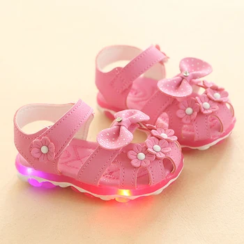 פעוטות בנות סנדלי קיץ LED החדש עם אורות בנות תינוק סנדלים פרח קשת זוהרת קל משקל לנשימה ילדים תינוק נעליים